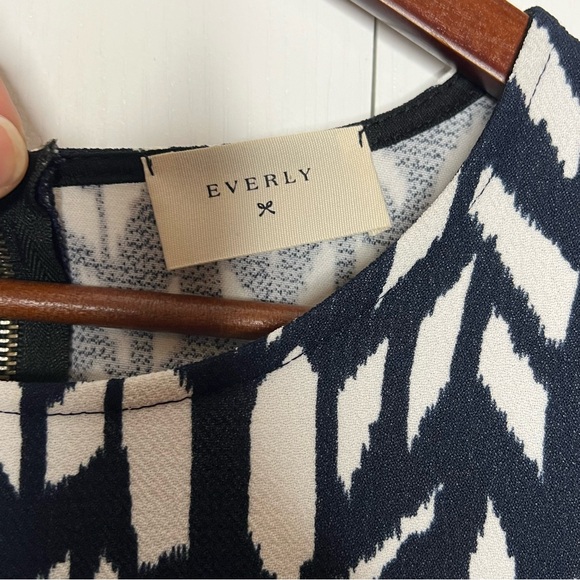 Everly Abstract Chevron Mini Dress Blue Small - Picture 6 of 9